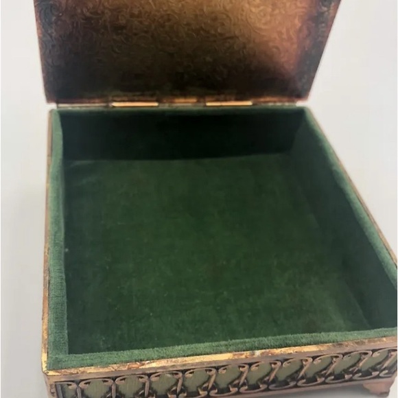 VINTAGE SILK “DANSEUSES EN JAUNE”DEGAS -BRASS VANITY BOX - Picture 3 of 9